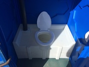 Биотуалеты,  туалетные кабины б/у в хорошем состоянии - foto 1